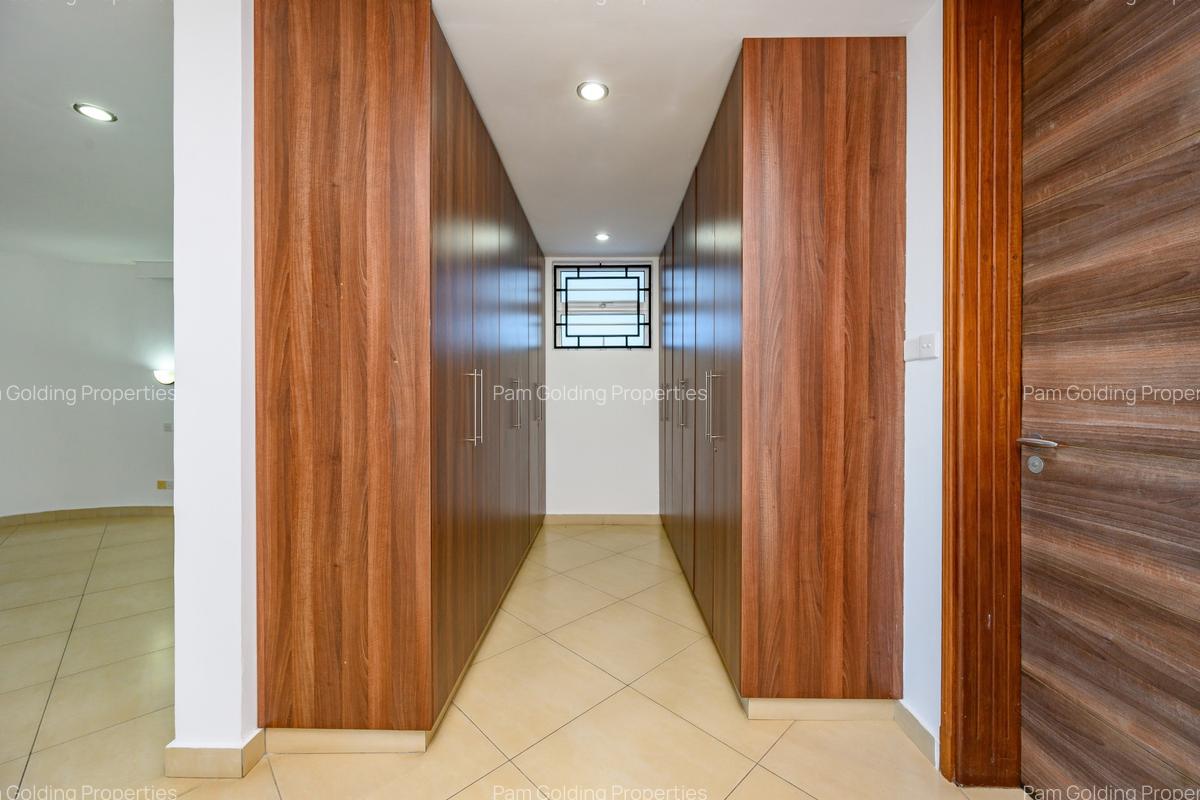 4 Bed Apartment with En Suite in Nyali Area - 15