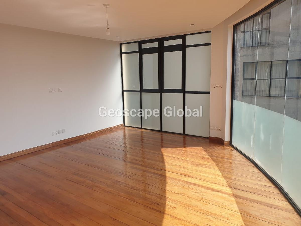 4 Bed House with En Suite in Westlands Area - 1