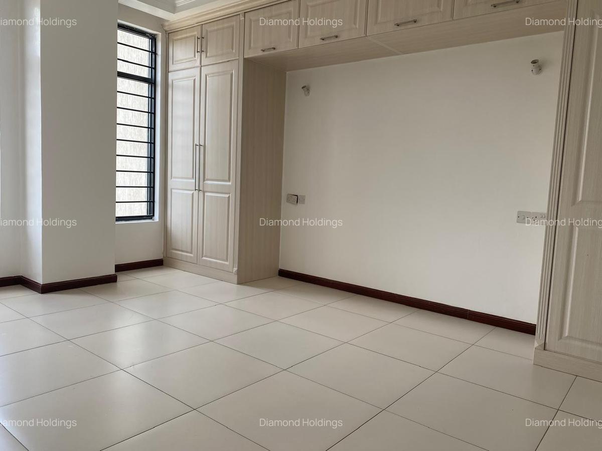 3 Bed Apartment with En Suite at Parklands - 2