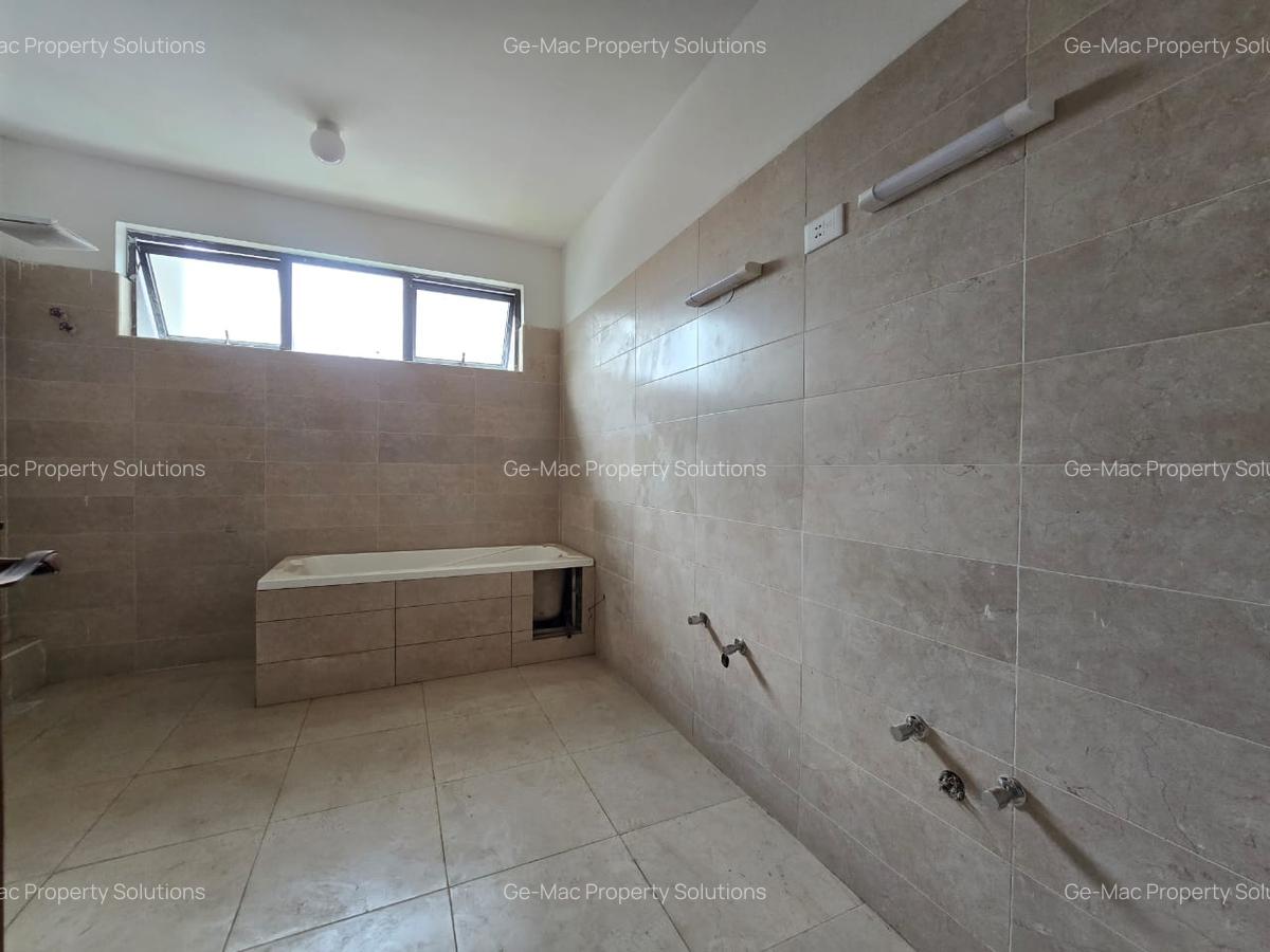 5 Bed Townhouse with En Suite in Lavington - 10