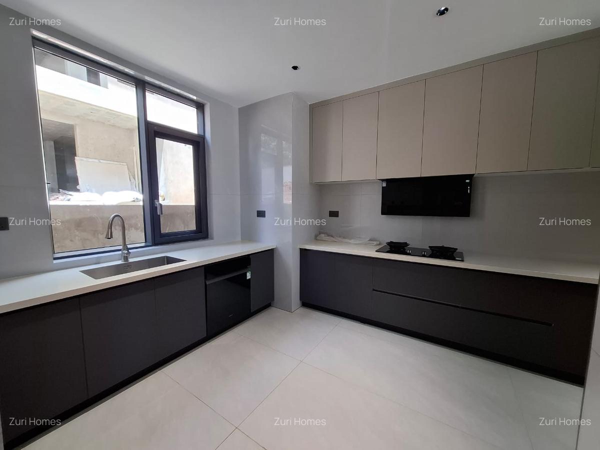 5 Bed Townhouse with En Suite in Lavington - 17