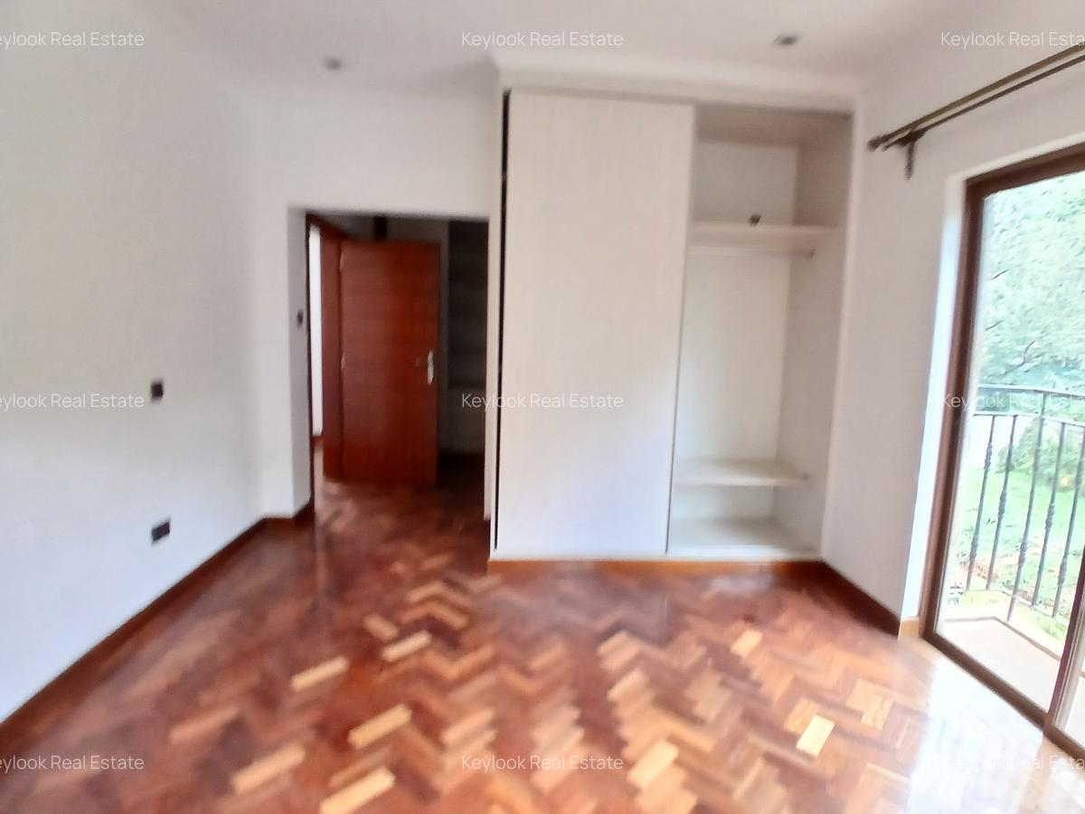 5 Bed Townhouse with En Suite at Lavington - 18