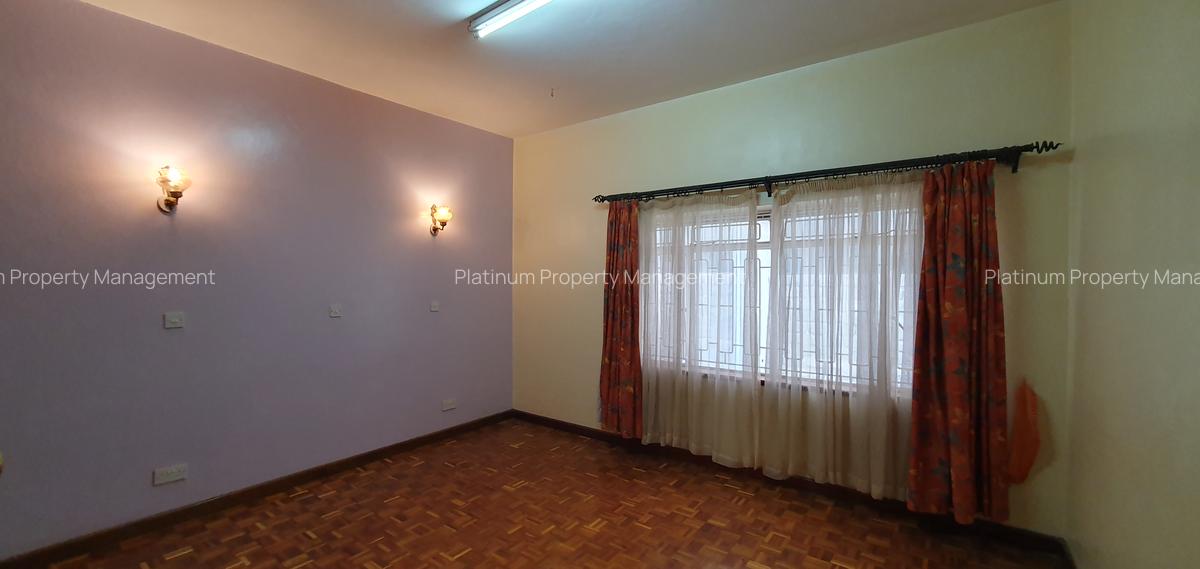 4 Bed Apartment with En Suite in Parklands - 10