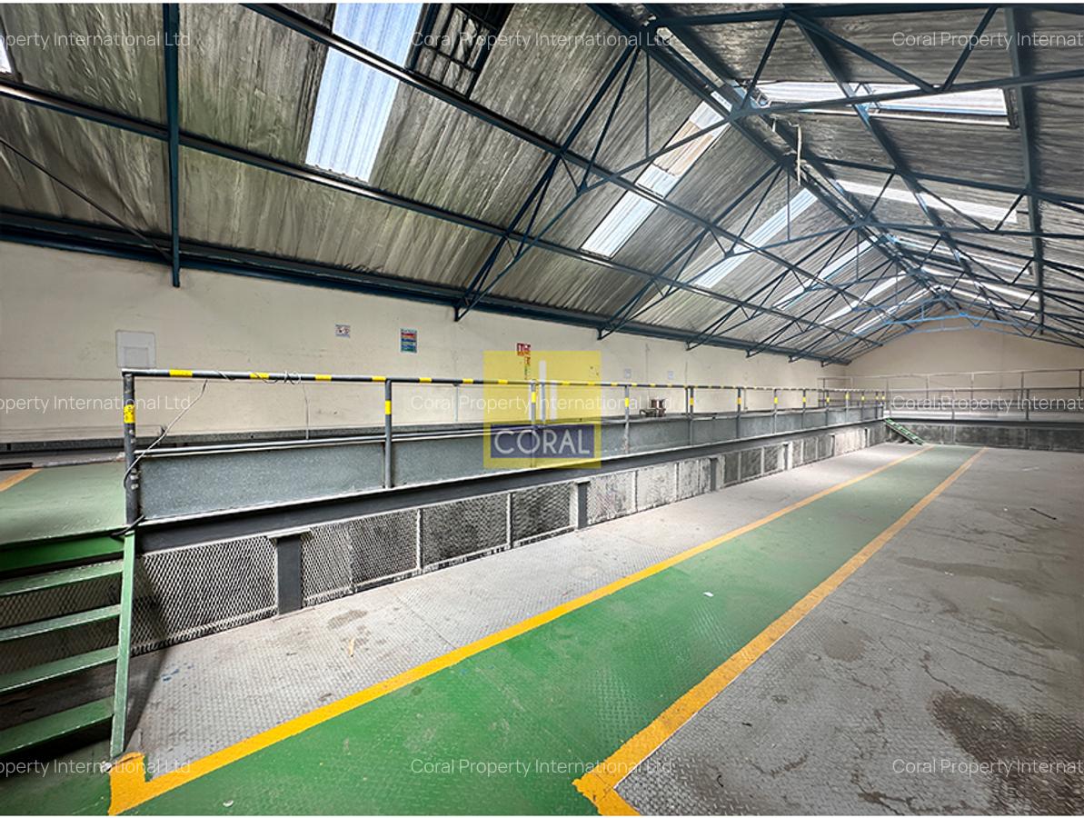 29,825 ft² Warehouse in Industrial Area - 4