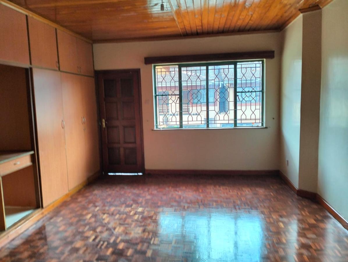 5 Bed Townhouse with En Suite at Lavington - 10