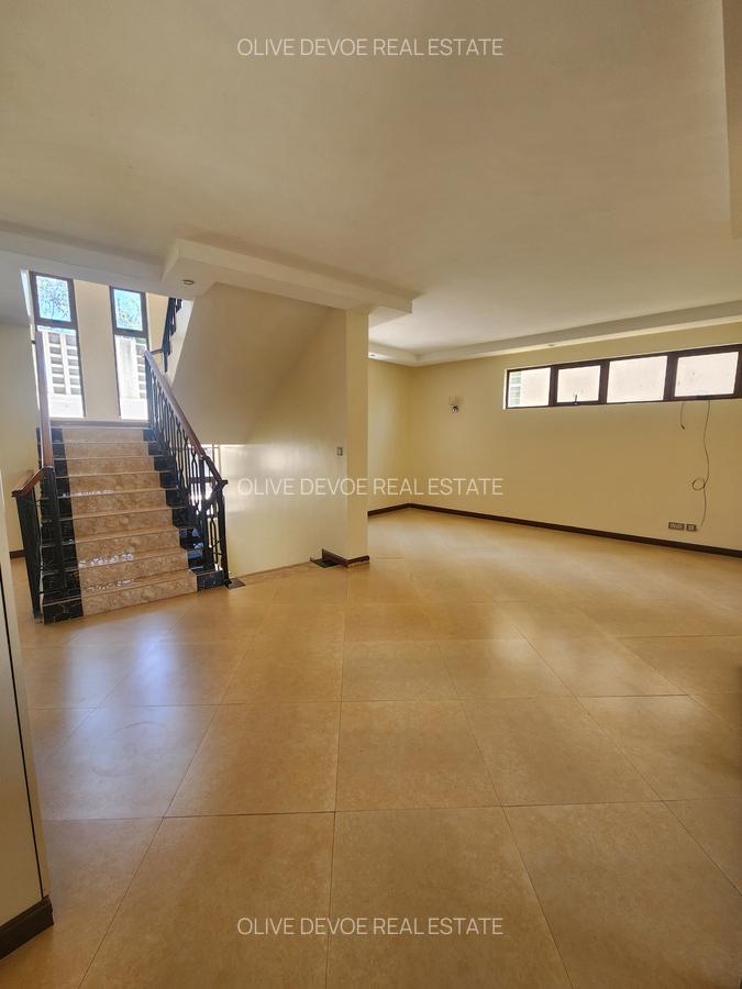 4 Bed Townhouse with En Suite in Runda - 11