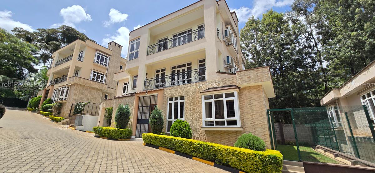 5 Bed Townhouse with En Suite at Lavington Green - 1