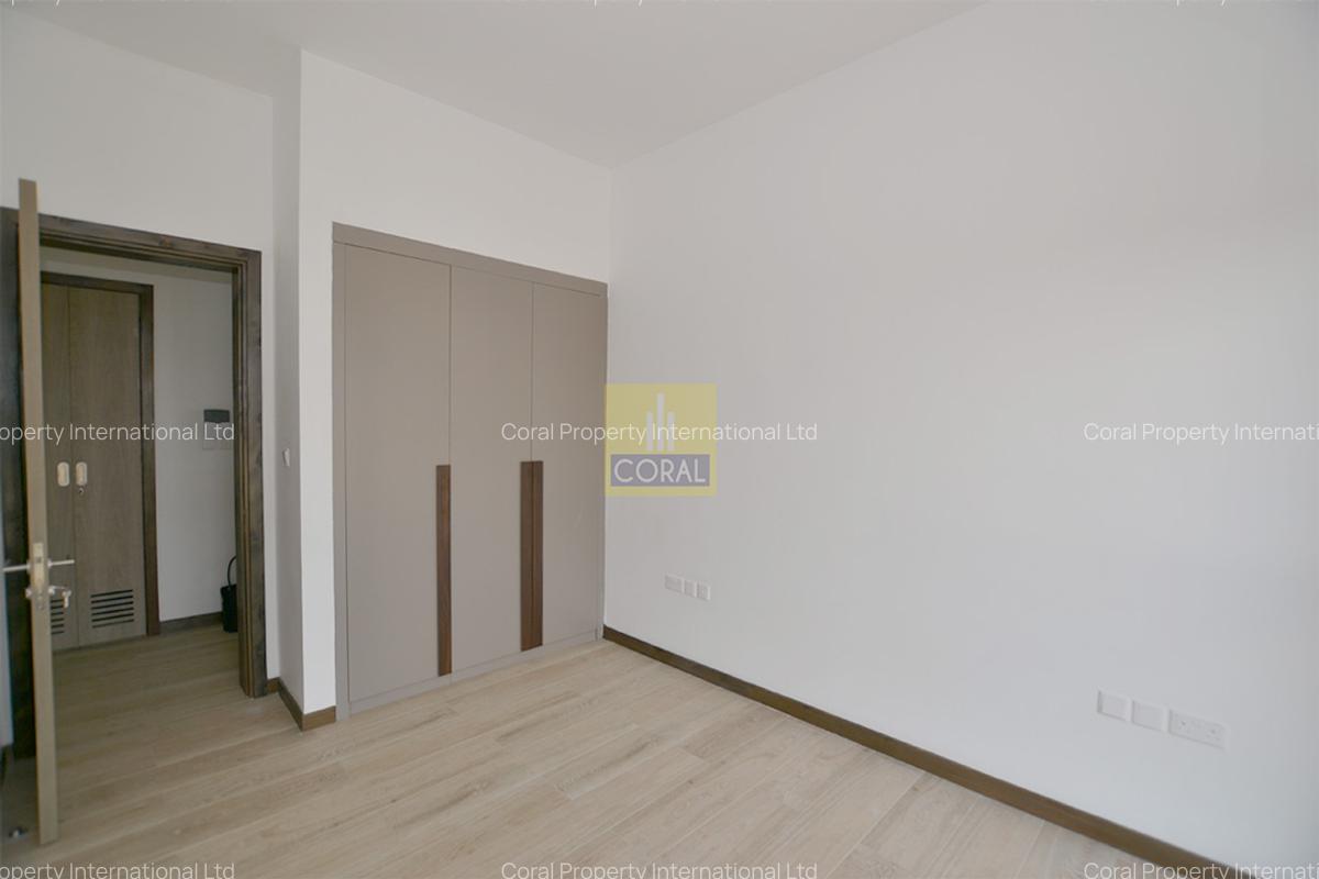 3 Bed Apartment with Swimming Pool in Rosslyn - 19