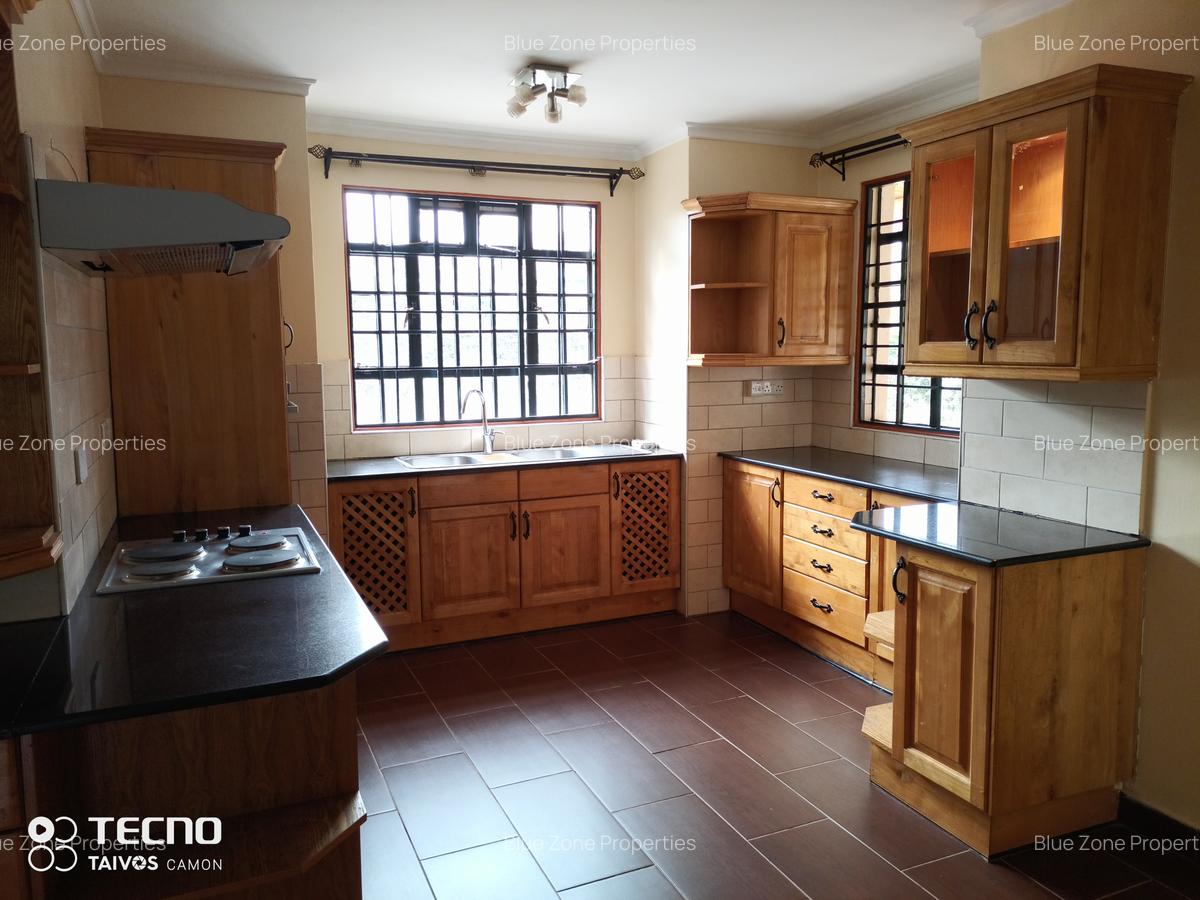 4 Bed Townhouse with En Suite at Close To Un - 8