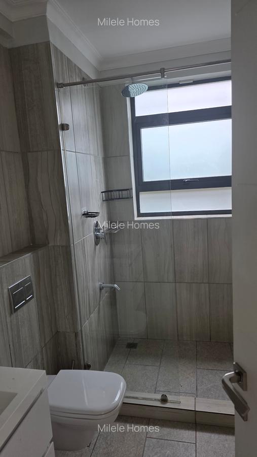 5 Bed Townhouse with En Suite at Paradise - 17