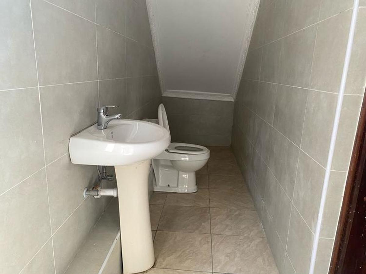 5 Bed Townhouse with En Suite in Karen - 10