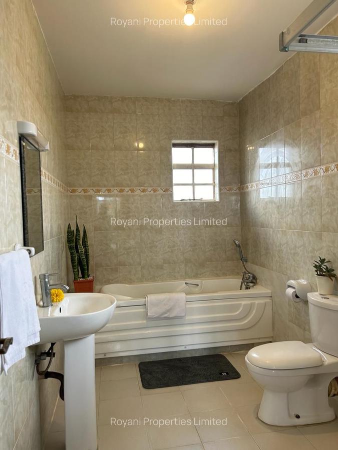 4 Bed House with En Suite in Runda - 10