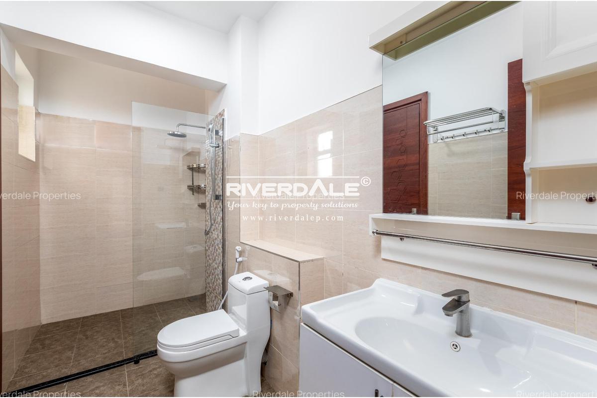 4 Bed Apartment with En Suite in General Mathenge - 16