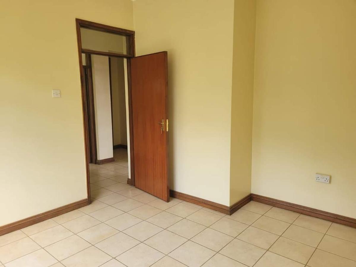 4 Bed Townhouse with En Suite at Karen Road - 12