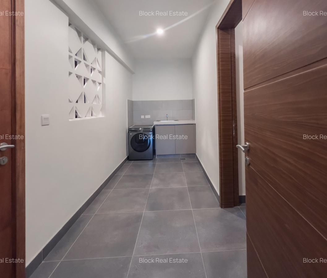 3 Bed Apartment with En Suite in Riverside - 3