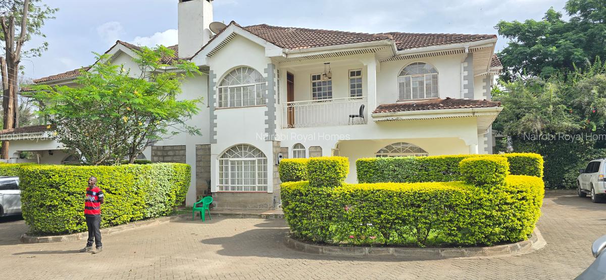 5 Bed Townhouse with En Suite at Lavington Green - 3