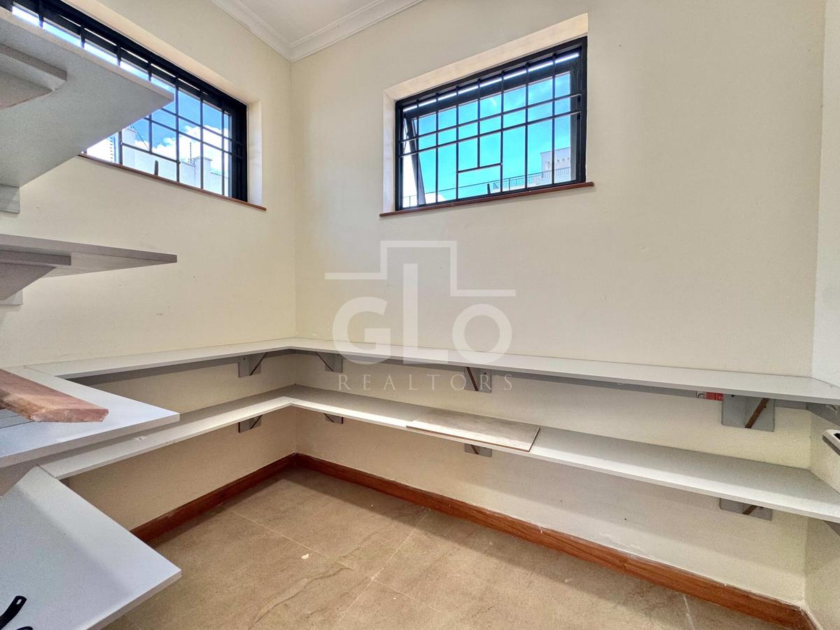 6 Bed Villa with En Suite in Loresho - 11