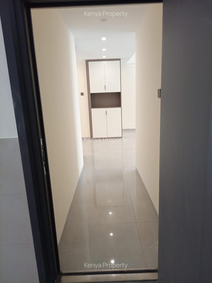 3 Bed Apartment with Swimming Pool in Kilimani - 15