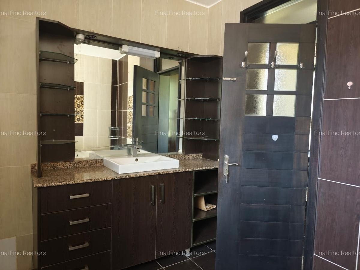 6 Bed House with En Suite in Runda - 15