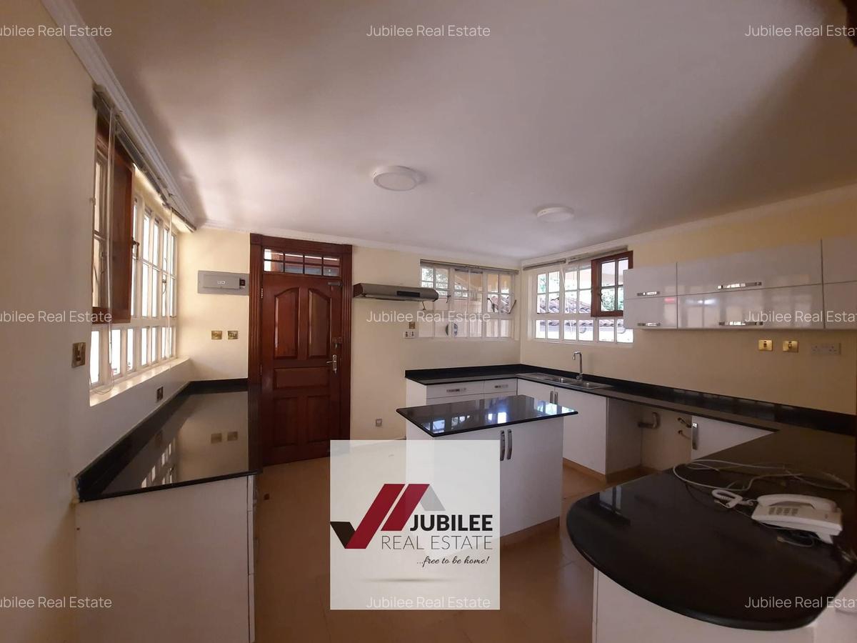 4 Bed Villa in Westlands Area - 10