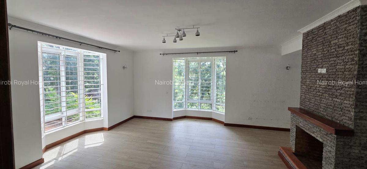 5 Bed House with En Suite at Rosslyn Lone Tree - 7