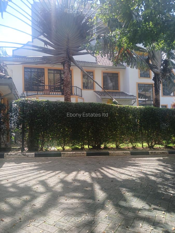 5 Bed Townhouse with En Suite in Lavington - 1