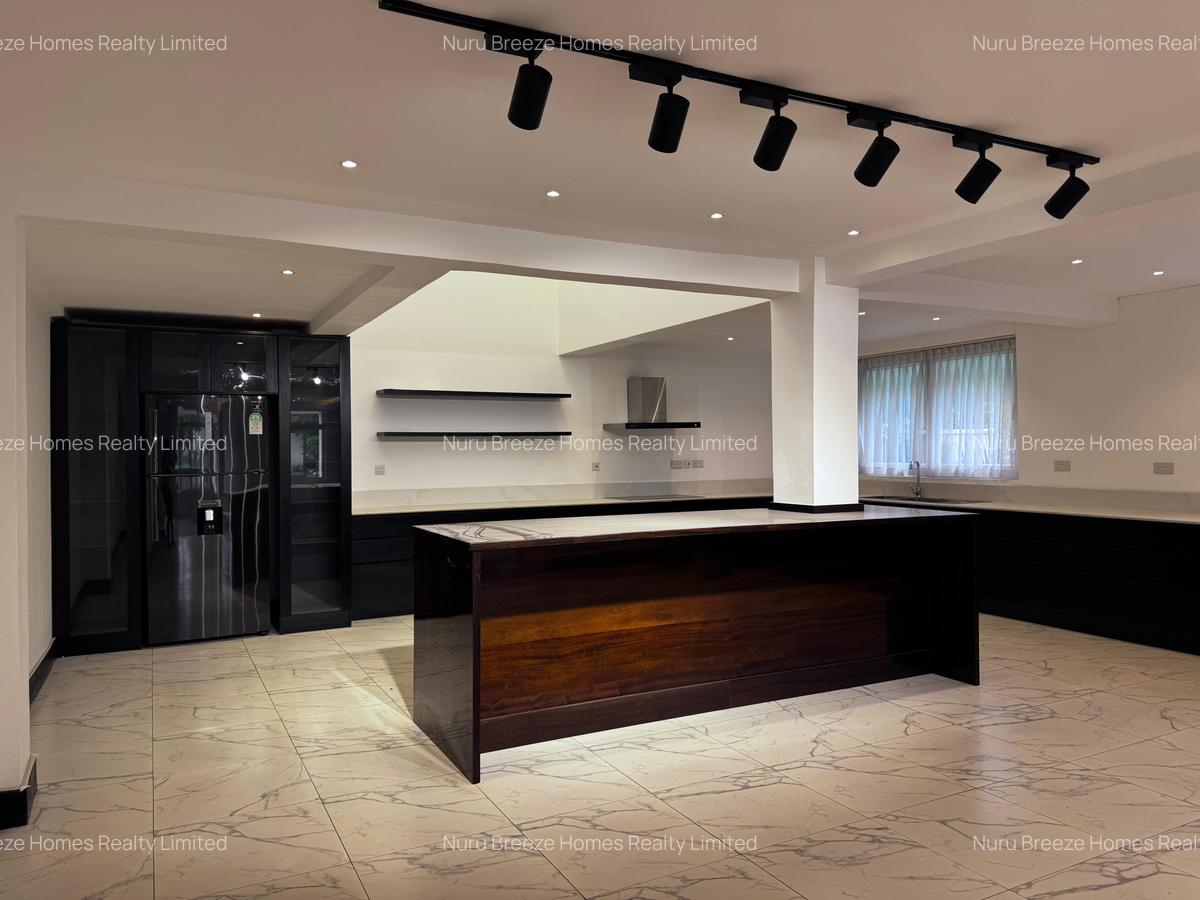 5 Bed House with En Suite in Runda - 3