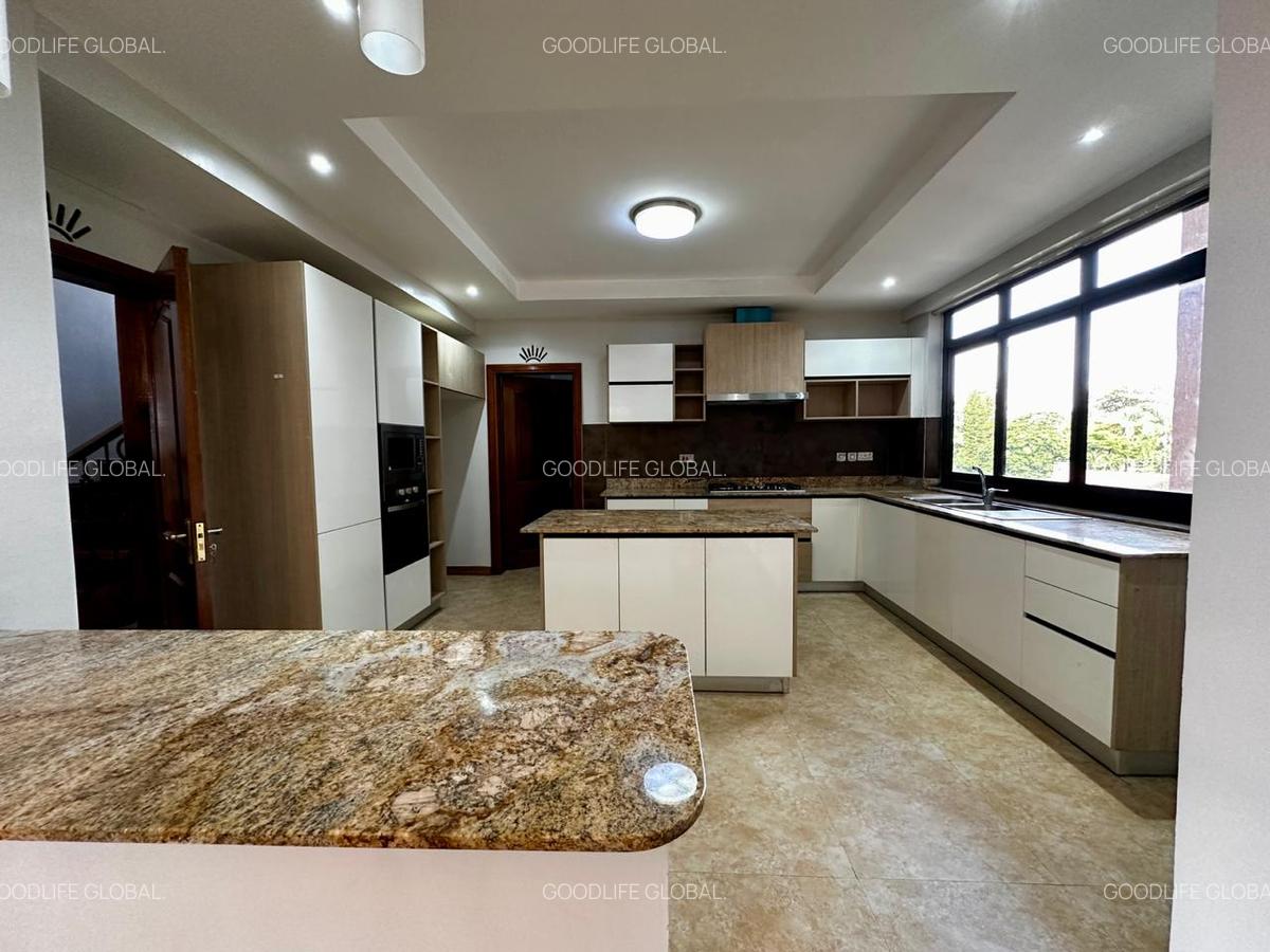 Furnished 4 Bed Apartment with En Suite at Riverside - 11