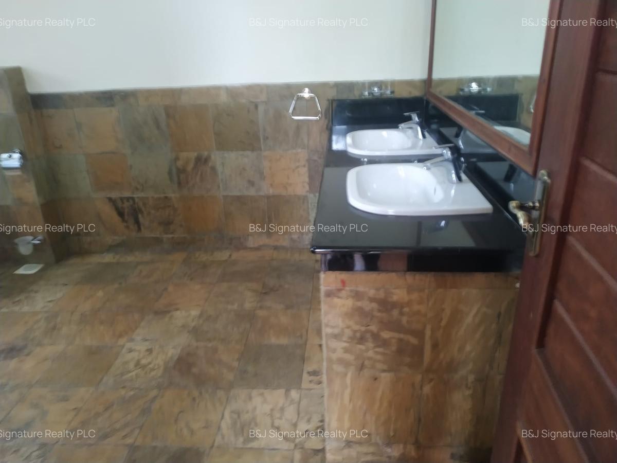 3 Bed Apartment with En Suite in Riverside - 4