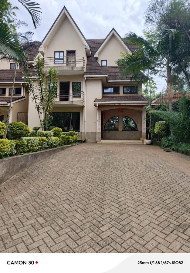 5 Bed Townhouse with En Suite at Lavington - 6