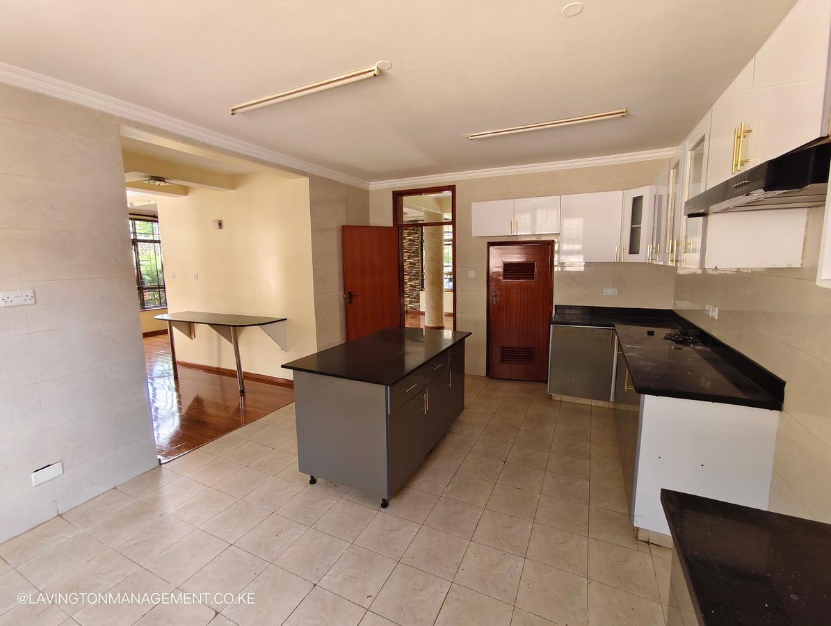 5 Bed Townhouse with En Suite at Lavington - 6