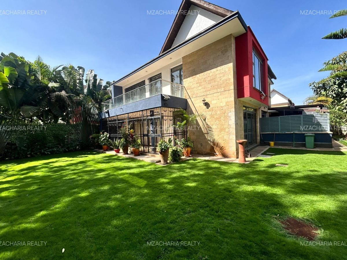 4 Bed Townhouse with En Suite in Ridgeways - 2