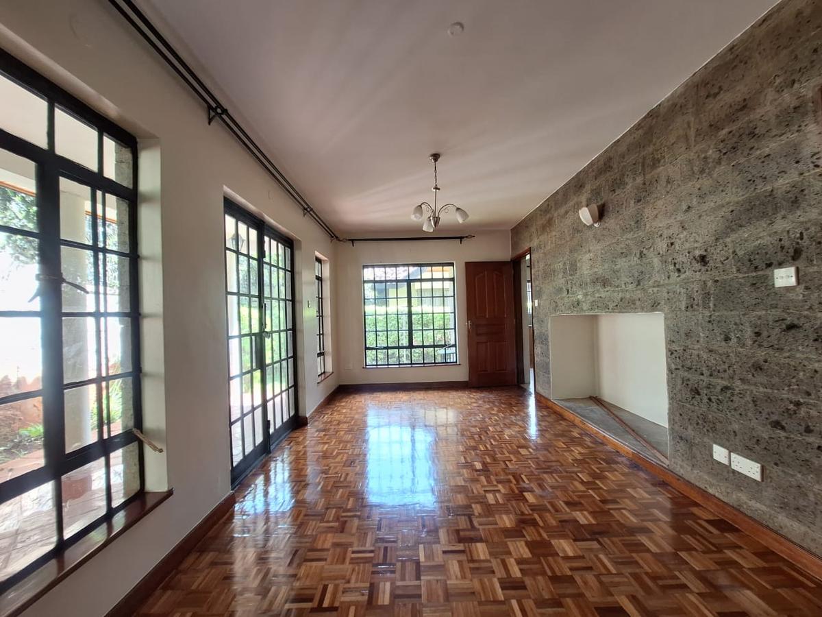 4 Bed Townhouse with En Suite in Spring Valley - 10
