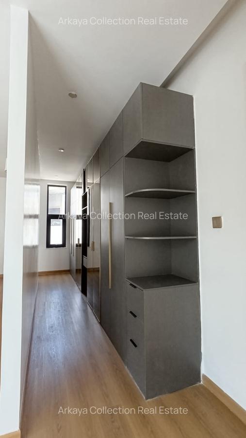 5 Bed Townhouse with En Suite in Lavington - 14