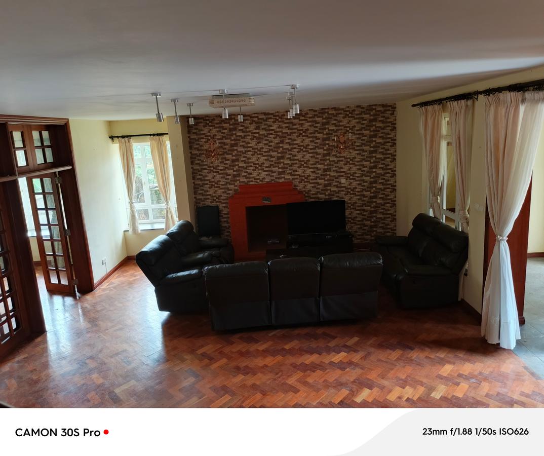 6 Bed Townhouse with En Suite at Lavington - 12