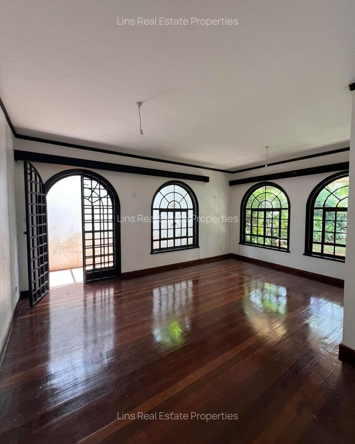 4 Bed Townhouse with En Suite in Riverside - 9