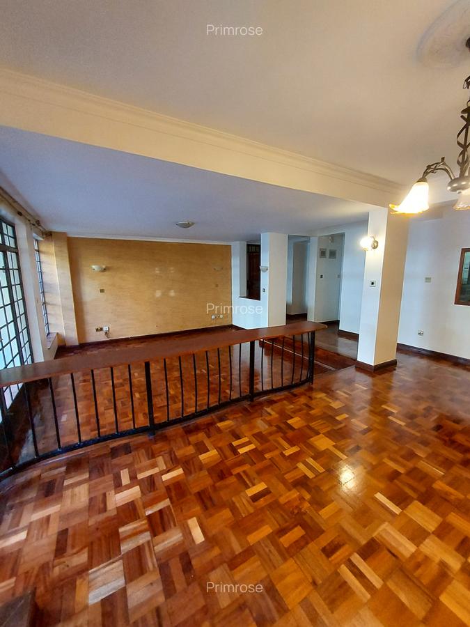 3 Bed Apartment with En Suite in Lavington - 5