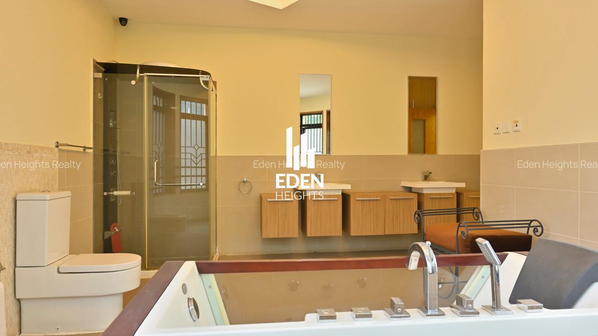 5 Bed Townhouse with En Suite in Kyuna - 16