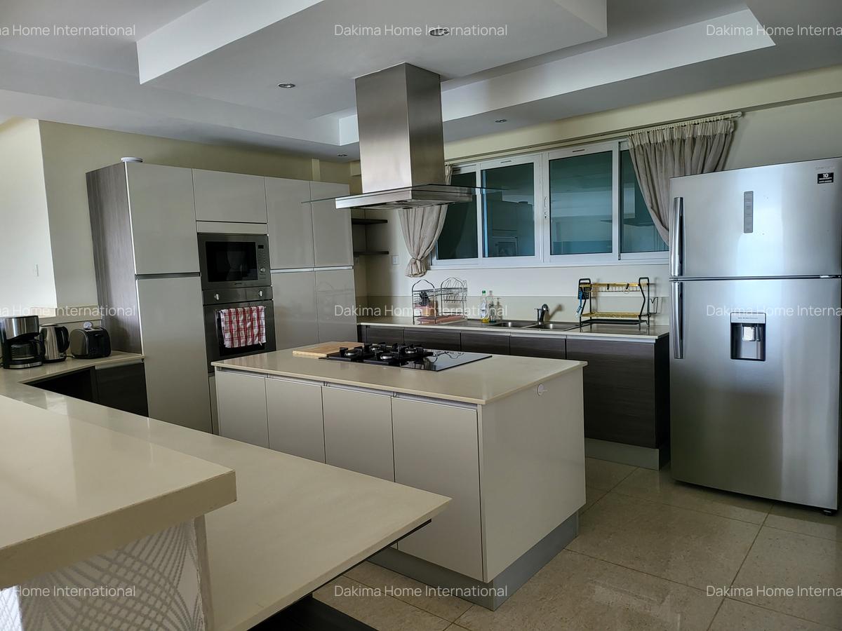 Furnished 3 Bed Apartment with En Suite in Riverside - 6