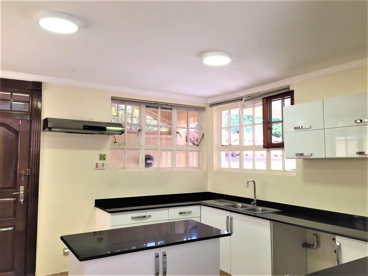 4 Bed Townhouse with En Suite in Spring Valley - 3