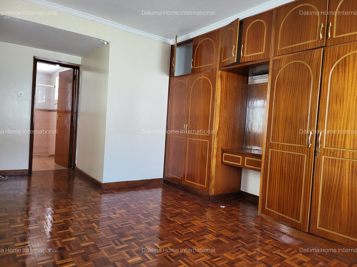 5 Bed Townhouse with En Suite in Spring Valley - 9