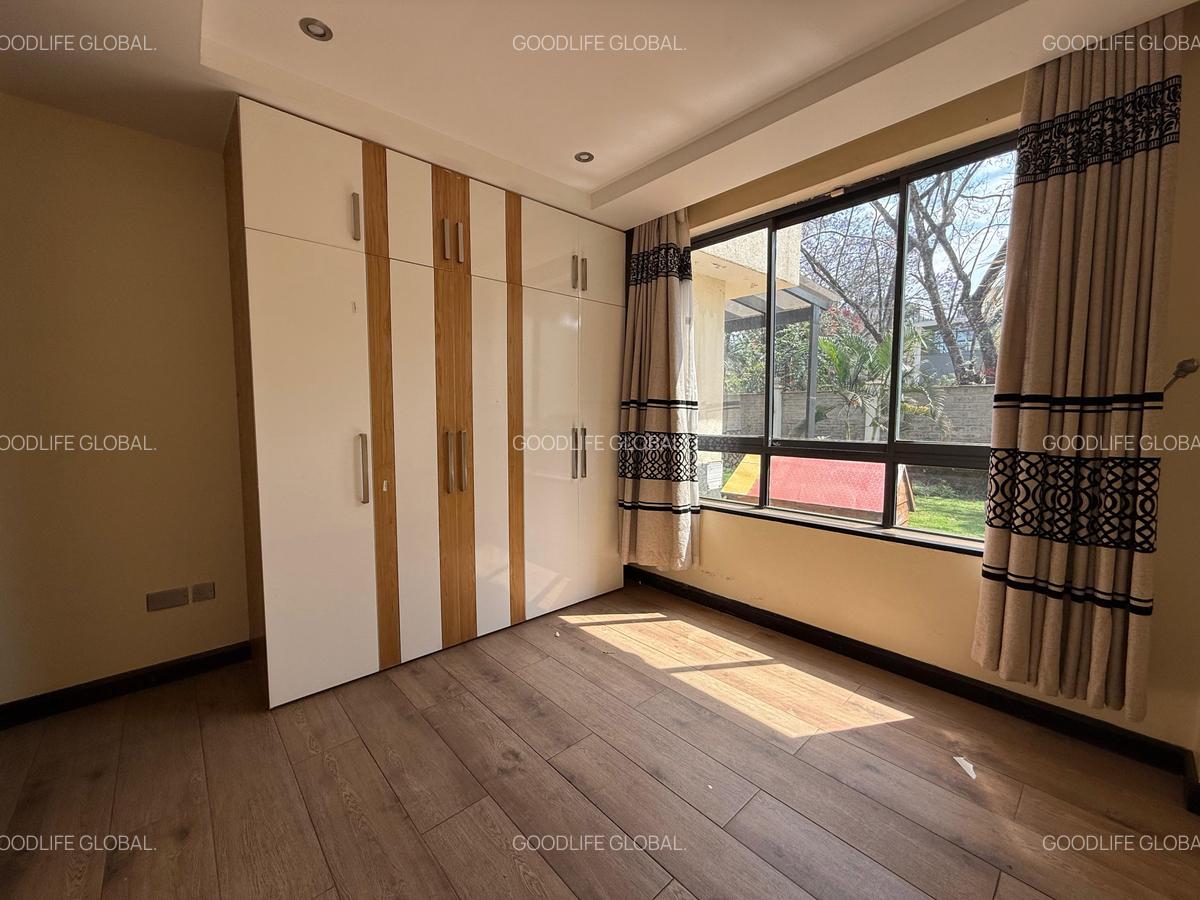 5 Bed Villa with En Suite at Lavington - 16