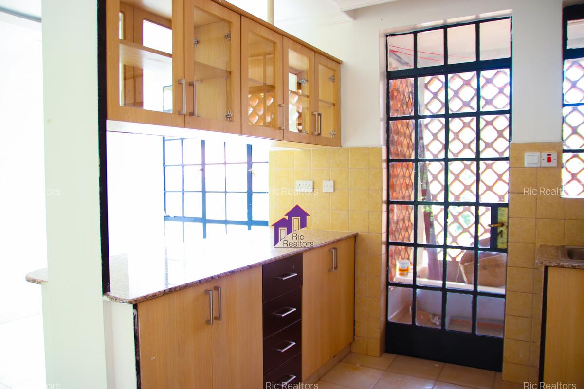 3 Bed Apartment with En Suite in Lavington - 10