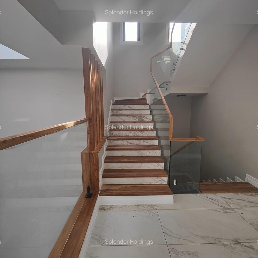 5 Bed Villa with En Suite in Loresho - 13