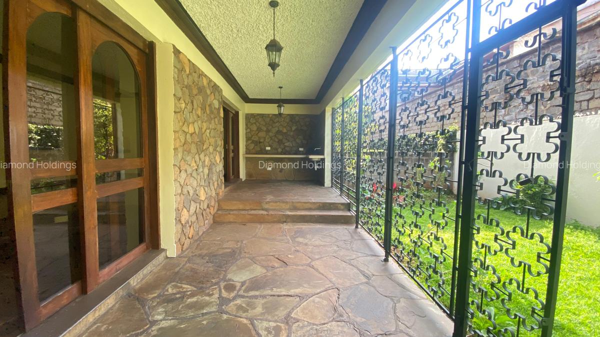 5 Bed House with En Suite at Parklands - 1
