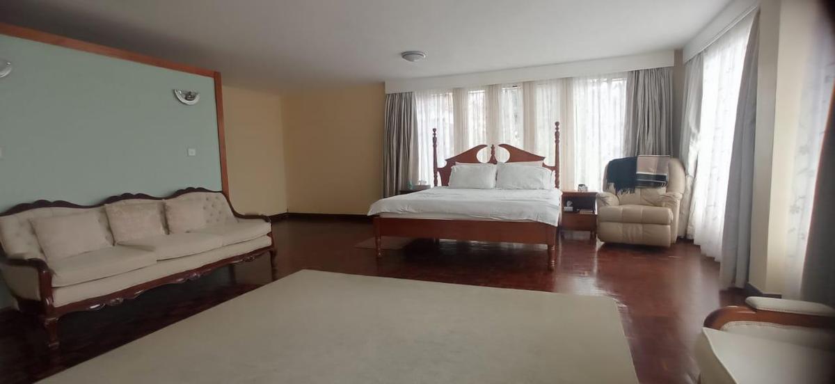 8 Bed House with En Suite in Lavington - 13