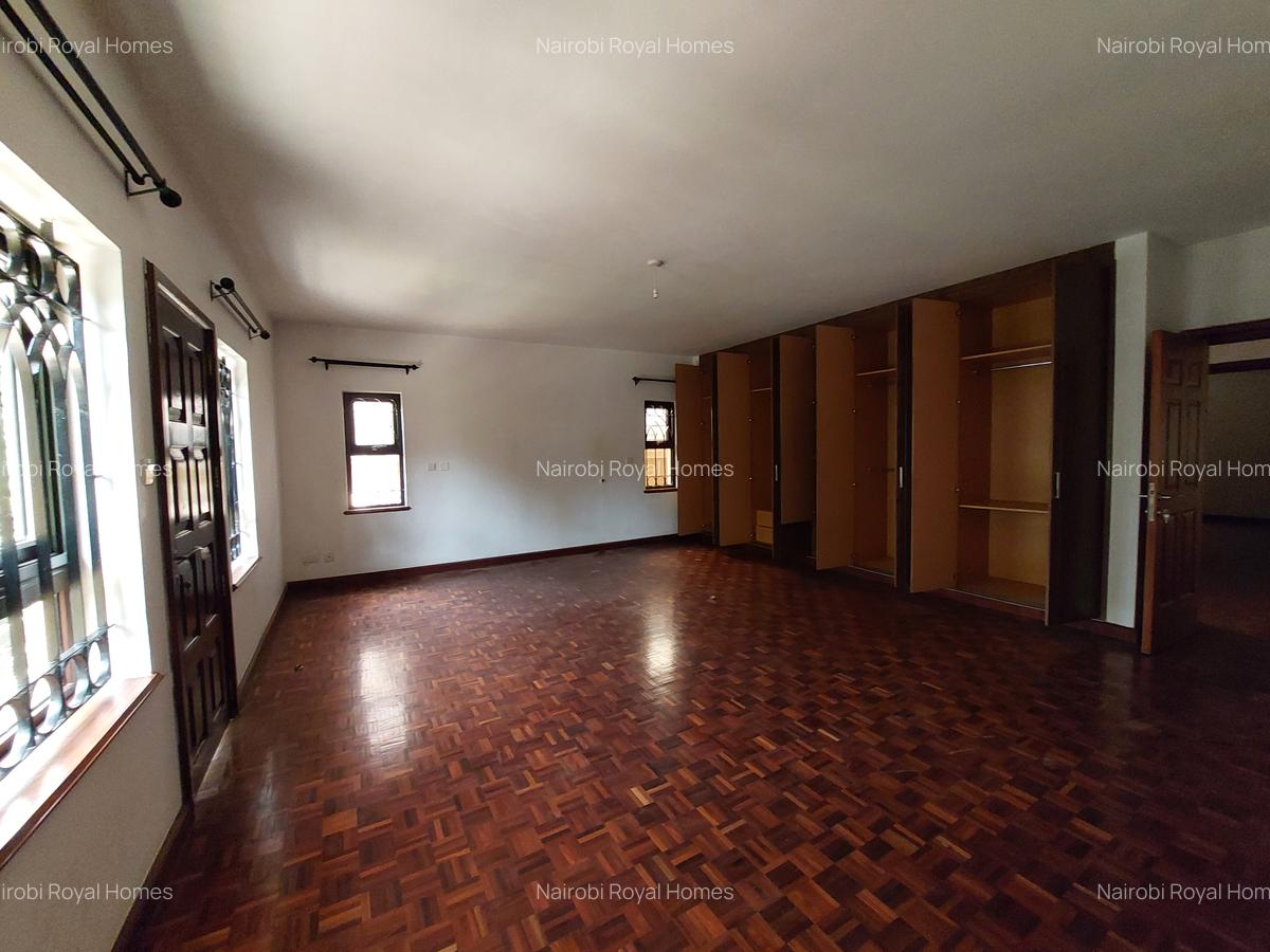 5 Bed Townhouse with En Suite at Lavington - 10