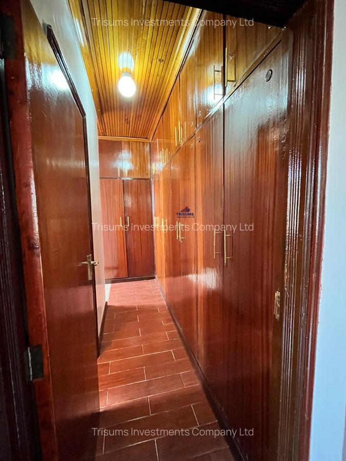 4 Bed House with En Suite in Runda - 10