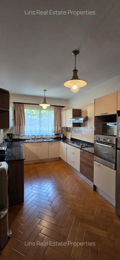 4 Bed Townhouse with En Suite in Kyuna - 10