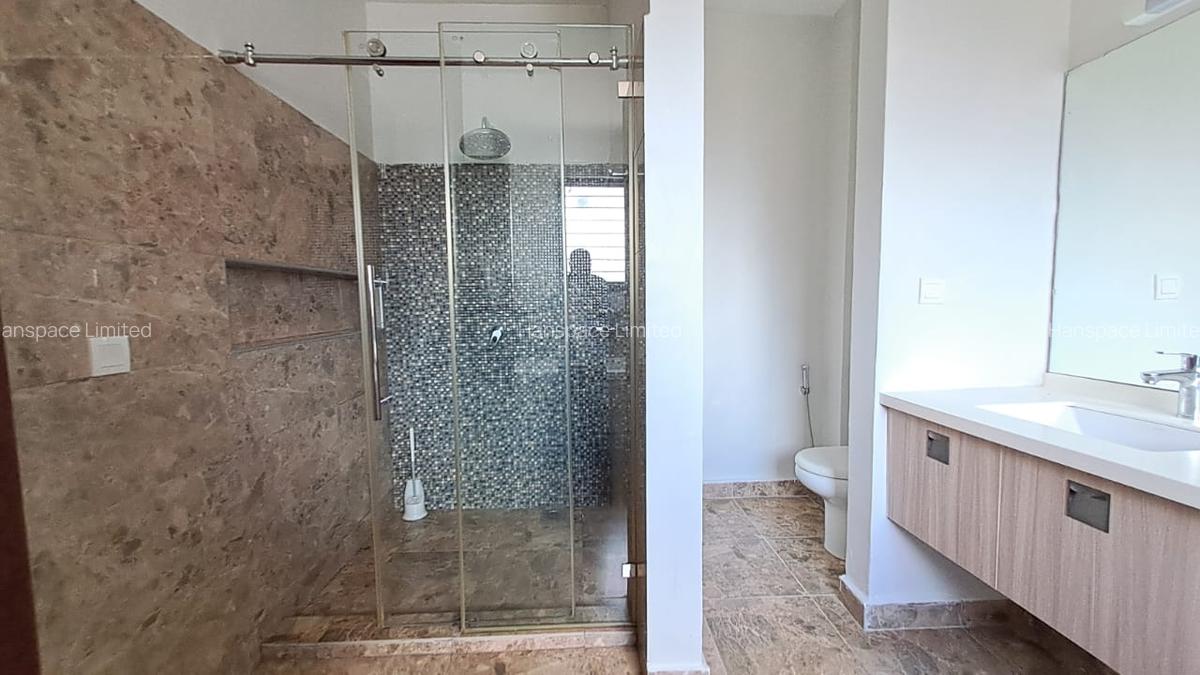5 Bed Villa with En Suite in Lavington - 5